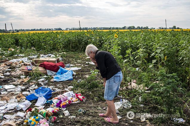 Одного из погибших в крушении МН17 нашли с книгой: родственник раскрыл подробности на суде в Гааге