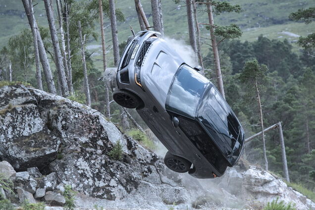 Range Rover Sport SVR 'засветился' в новом фильме о Джеймсе Бонде