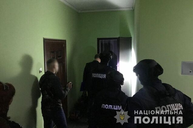 Правоохранители разоблачили людей, которые занимались шантажом политиков и сбором на них компромата