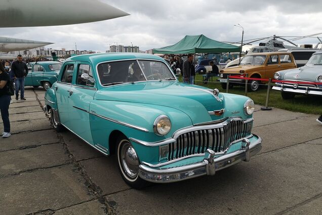 Унікальна 'Таврія' та розкішний Mercedes 50-х: 5 авто, які варто побачити на OldCarLand