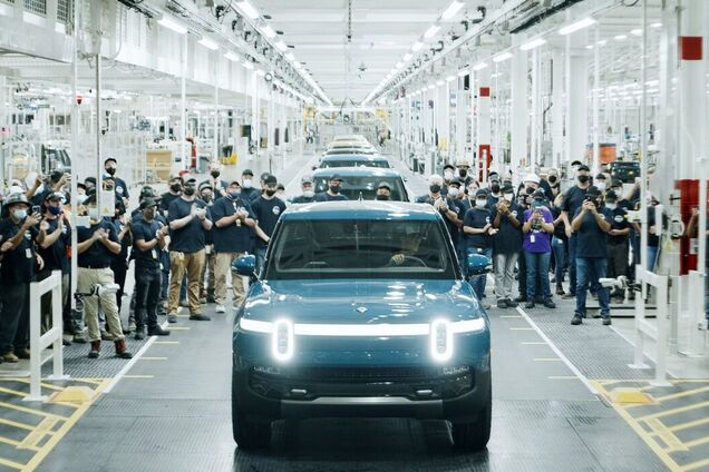 Rivian представил первый серийный электропикап