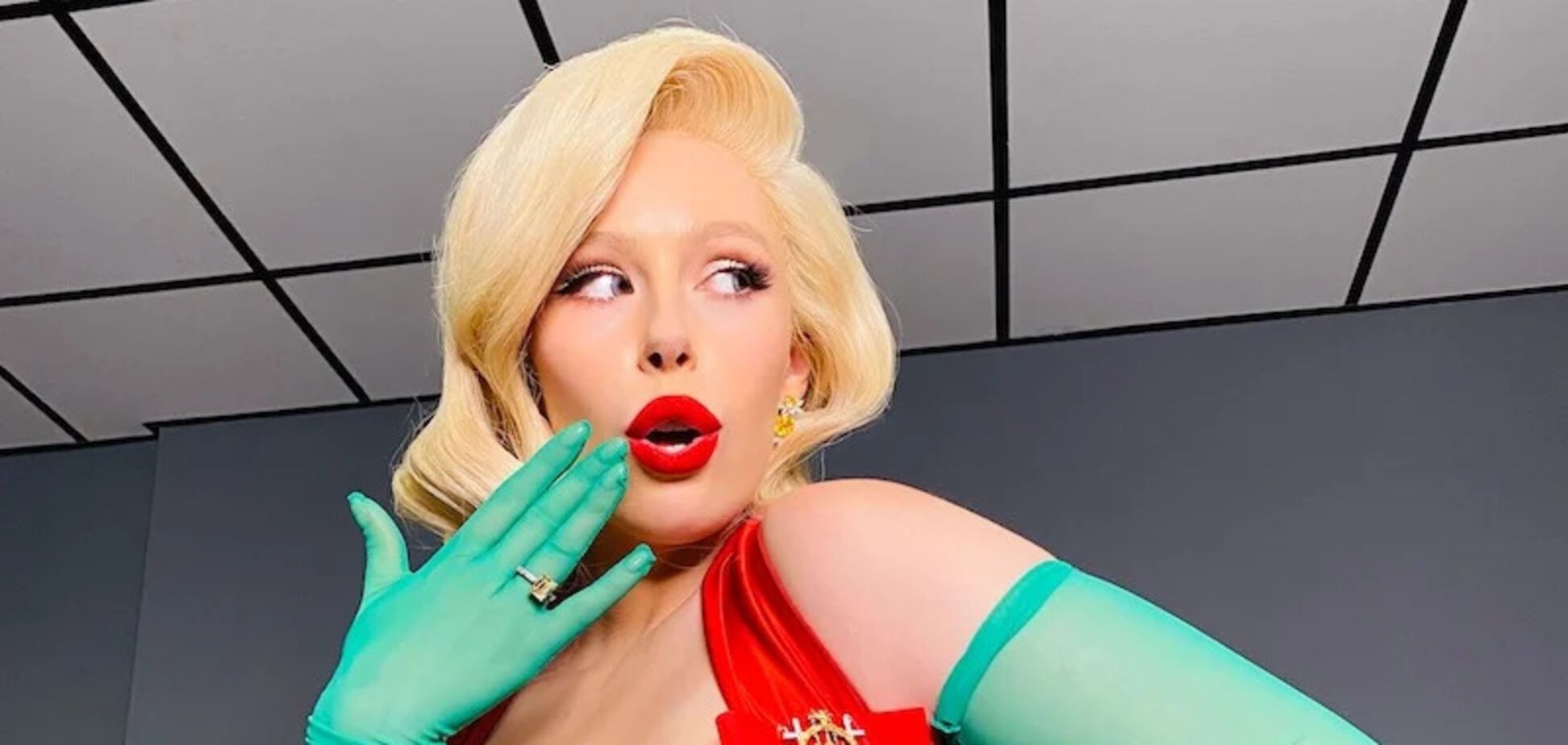 Плакидюк похвасталась пышными формами в откровенном наряде. Фото