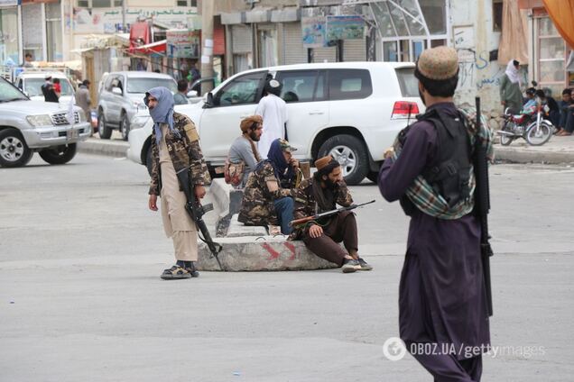 Цены растут, магазины закрываются: Афганистану грозит экономический коллапс, талибы ввели жесткие запреты
