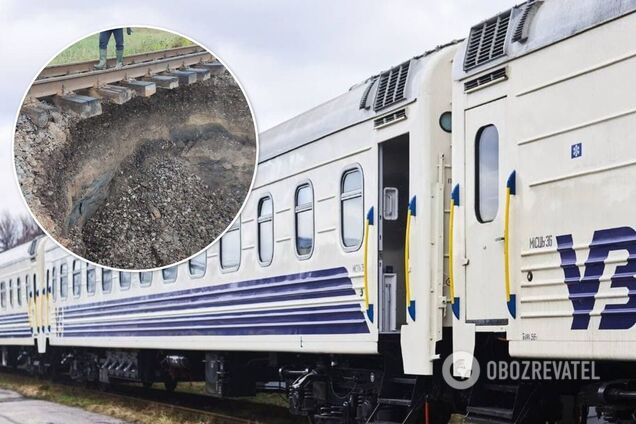 Через провал на залізниці знову затримали поїзд