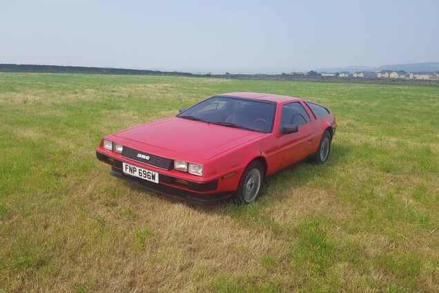 На аукционе выставили нестандартное купе DeLorean