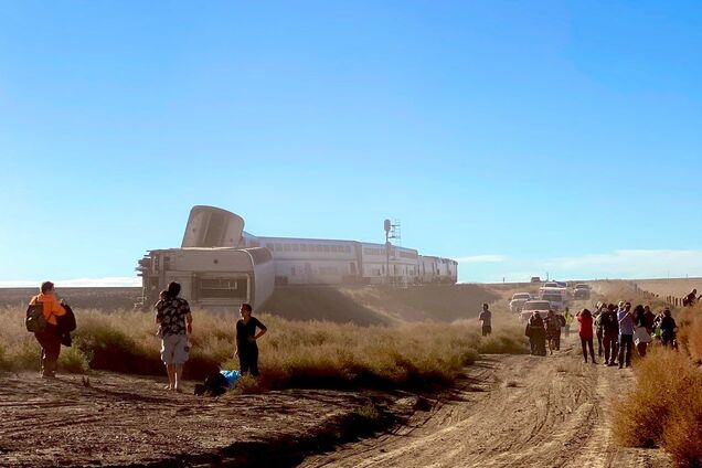 У США зійшов з рейок поїзд із людьми: є жертви і десятки постраждалих. Фото та відео