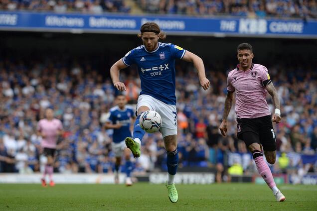 Ипсвич Шеффилд Уэнсдей игрок спрятался за спиной вратаря