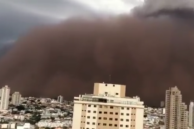 Сильная песчаная буря накрыла город в Бразилии