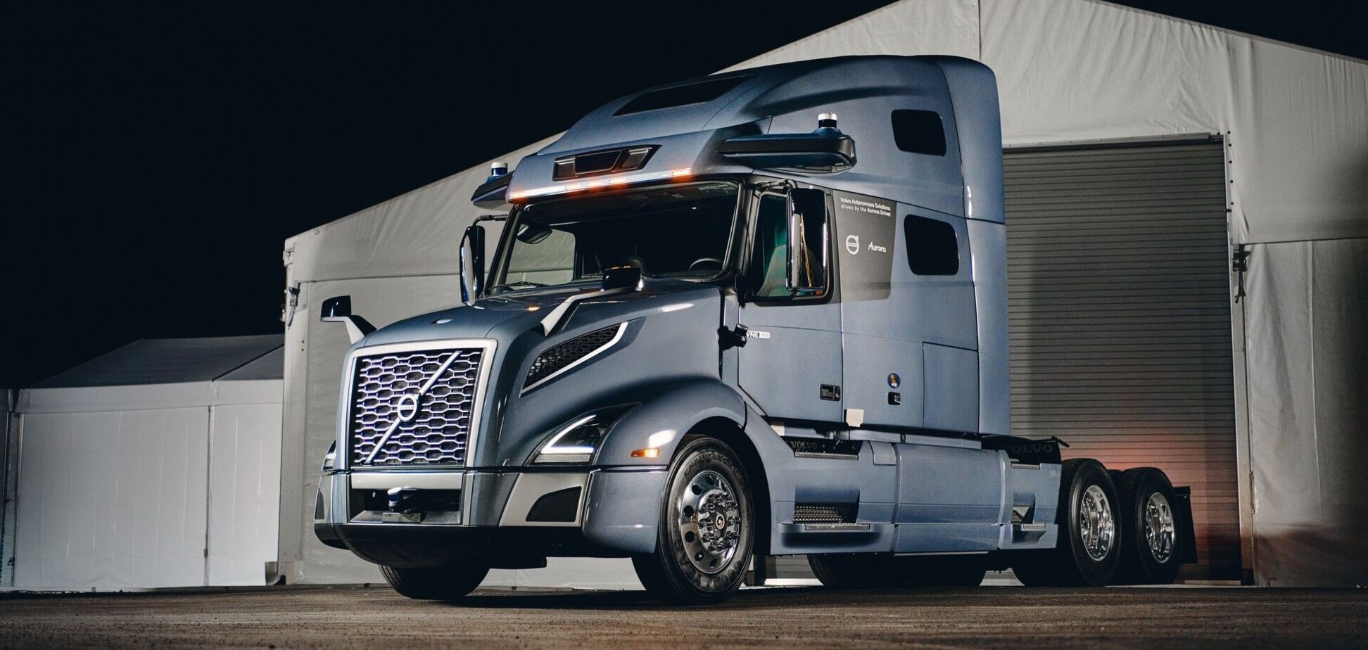 Volvo и Aurora показали прототип магистрального тягача с автопилотом