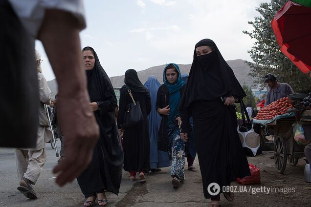 'Талібан' зобов'язав жінок носити нікаби в вишах й вчитися окремо від чоловіків
