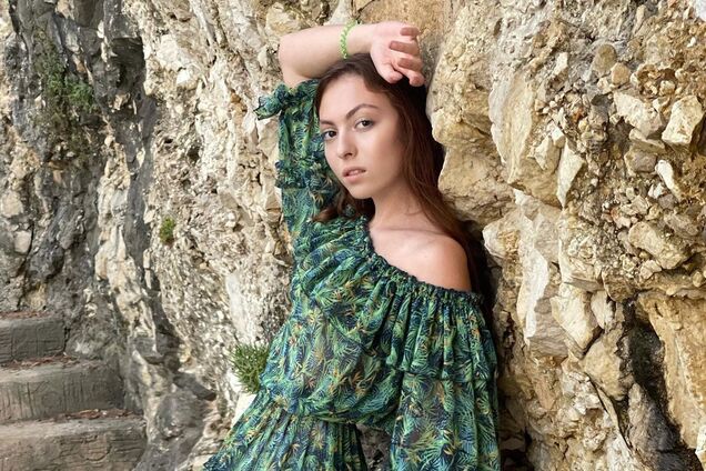 Дочь Поляковой в образе анимешницы пустила дым на камеру. Фото