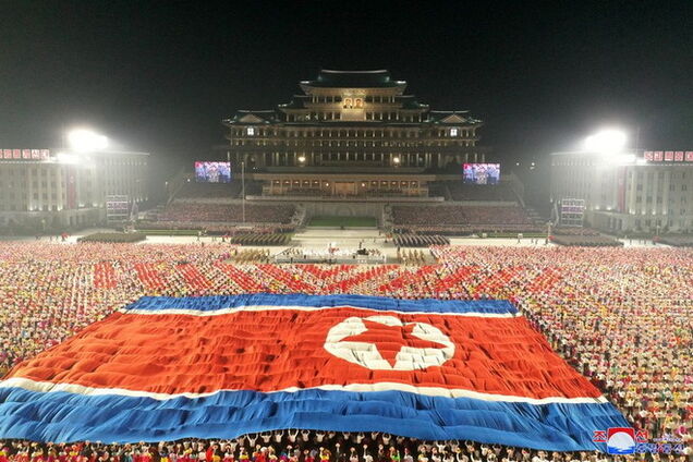 Северная Корея устроила ночной парад на 73-ю годовщину основания страны