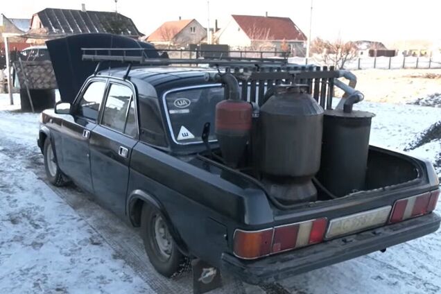 Украинец научил 'Волгу' работать на дровах. Видео
