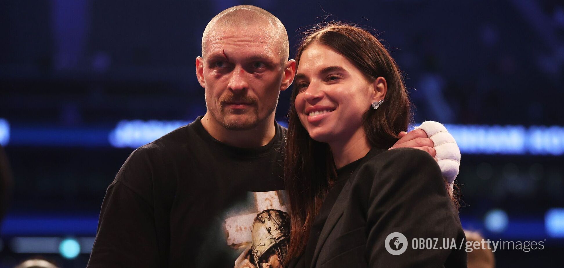 Жена Усика поздравила боксера с днем рождения фотографией с животным