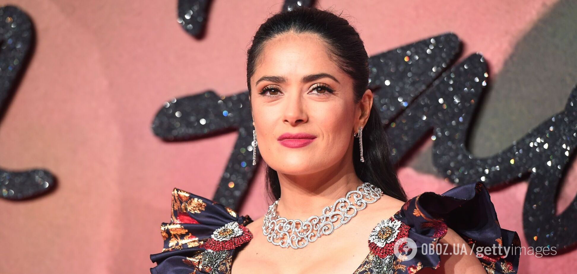 Сальма Хайек после душа показала, как выглядит без макияжа