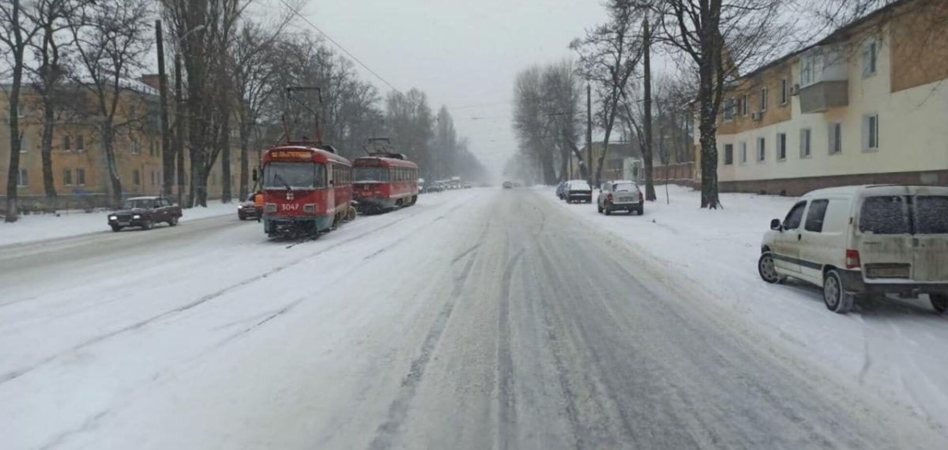 У Дніпрі влада звернулася до водіїв через негоду: без потреби просять не їздити