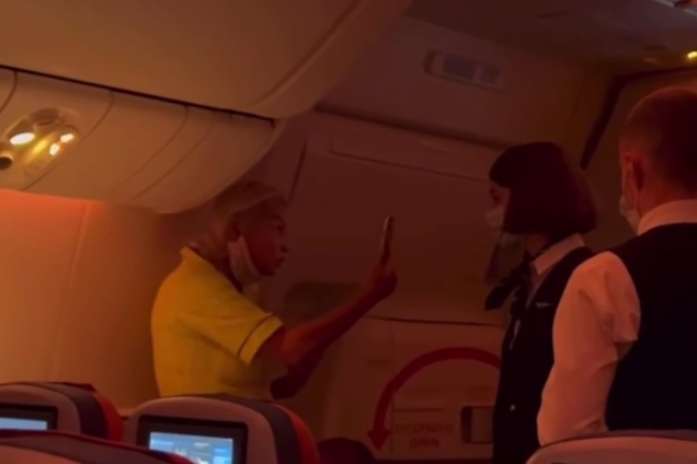 Волочкова устроила скандал в самолете из-за маски