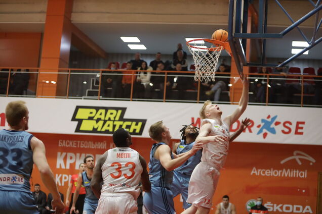 Суперлига WIndrose продолжилась двумя матчами