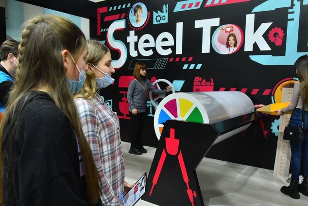 Компания 'Метинвест' в виртуальной реальности показала учащимся, как работает крупное промышленное предприятие