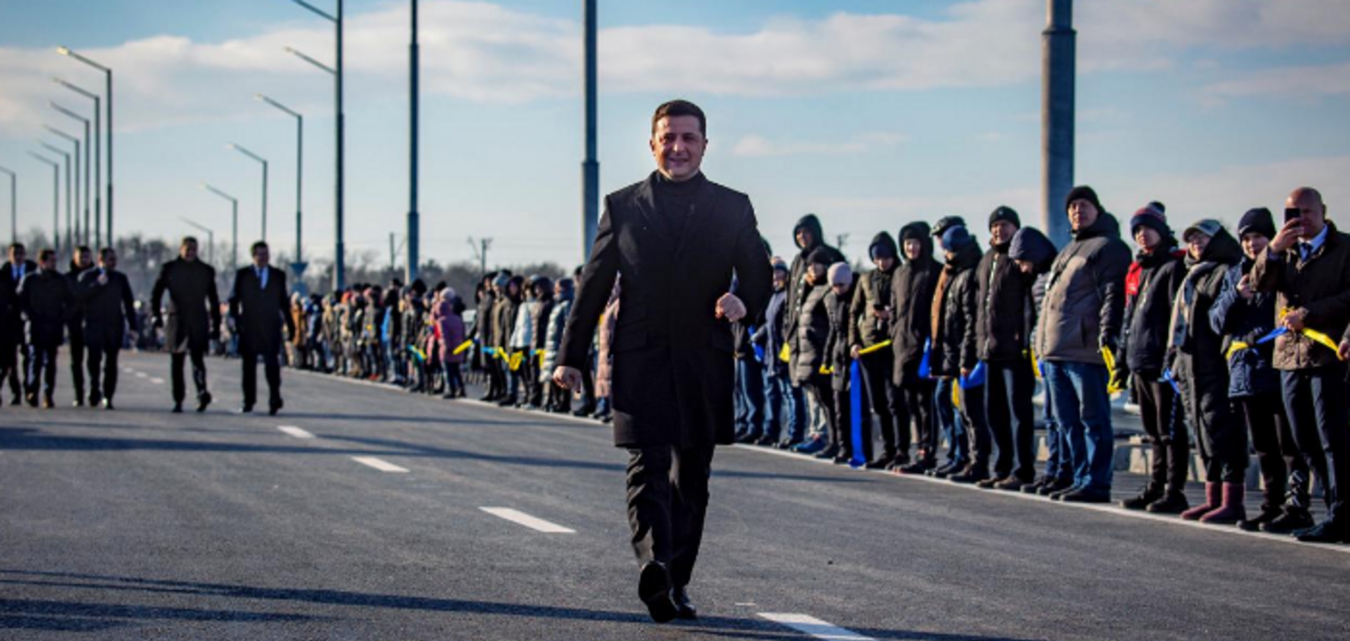 Зеленский в День Соборности открыл новый вантовый мост в Запорожье. Фото