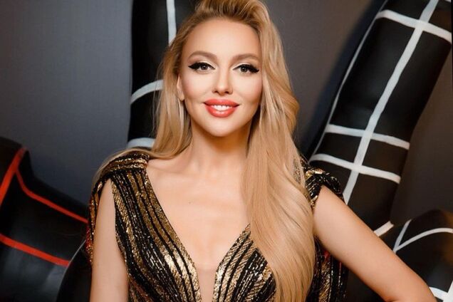 Оля Полякова показала свой загородный дом и хозяйство со свиньями и лошадями