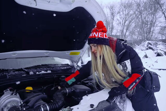 Блогерка розкритикувала нову 'Ниву' і сама усунула заводські недоліки. Відео