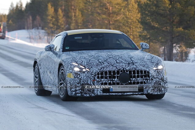 Mercedes-AMG тестирует новую версию спорткара GT