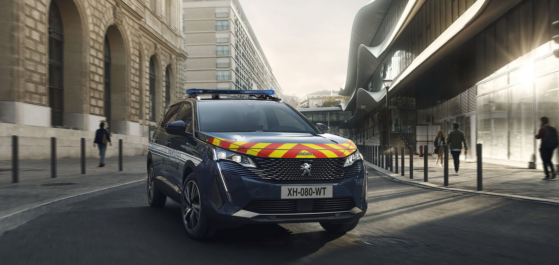 Французские жандармы получат гибридные Peugeot 3008 Hybrid 225