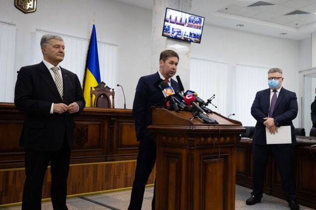 Порошенко не братиме участь у шоу за сценарієм влади, – адвокат Ілля Новіков