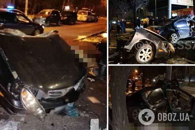 В Одессе авто влетело в столб: людей зажало внутри, двое погибли. Фото и видео