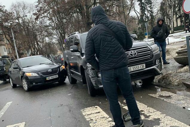 В центре Днепра внедорожник из кортежа Краснова устроил ДТП