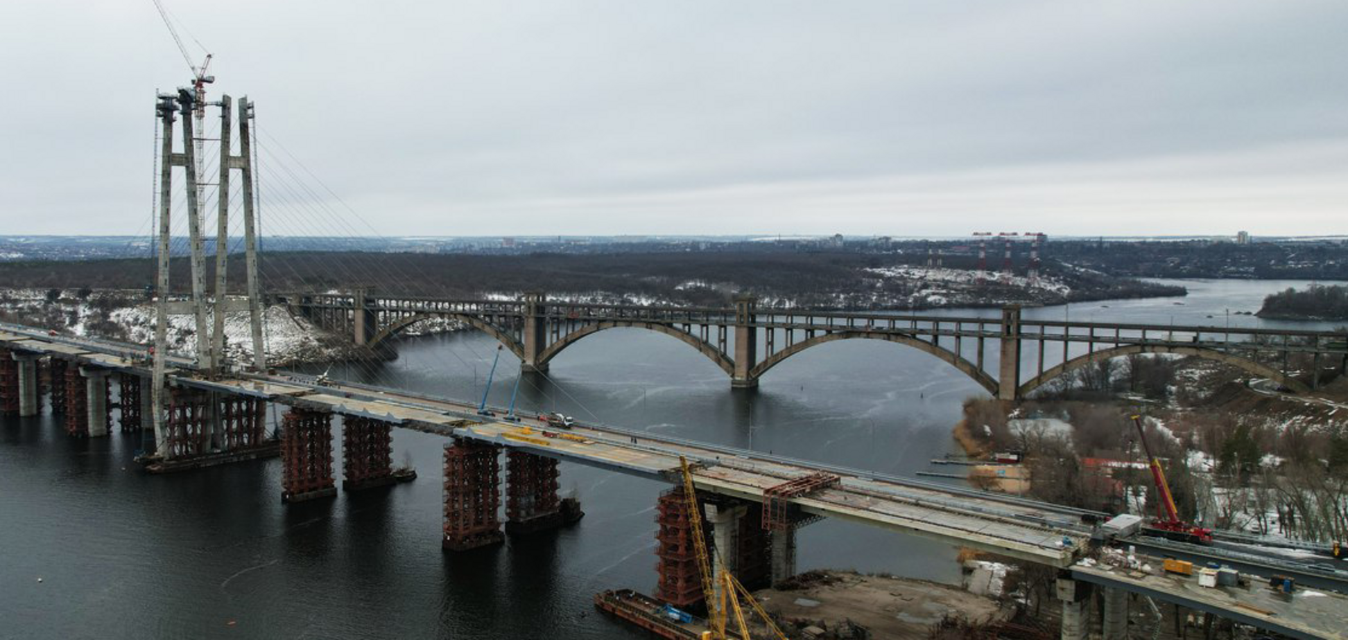'Большая стройка' откроет движение по вантовому мосту в Запорожье уже в этом месяце