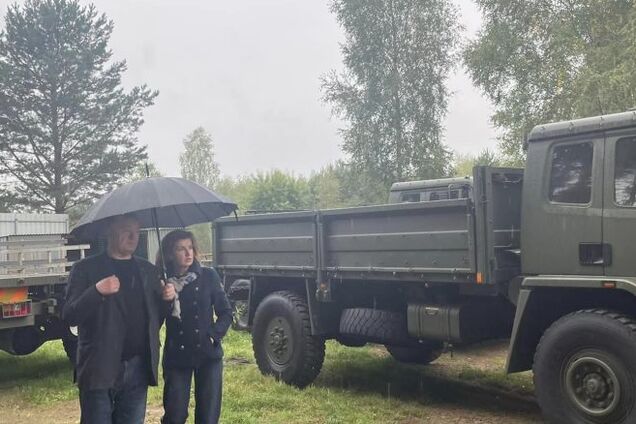 Порошенко у Польщі відправив чергову партію британських вантажівок для ЗСУ