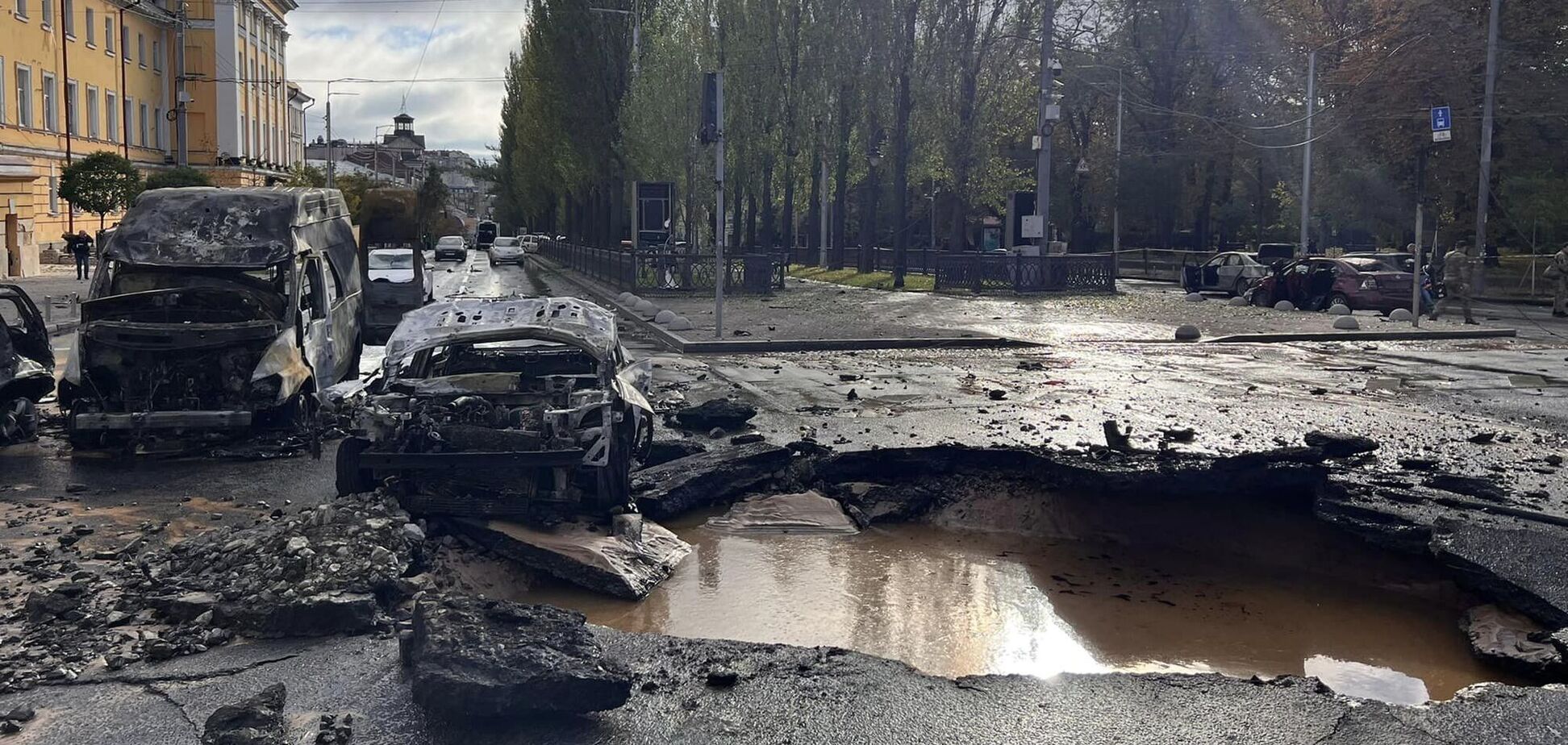 Наслідки обстрілу в центрі столиці