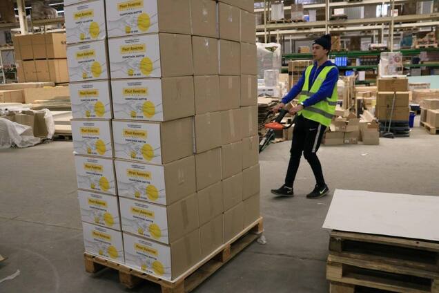 Центр 'Я – Мариуполь' в Ужгороде получил первый гумгруз от Фонда Ахметова