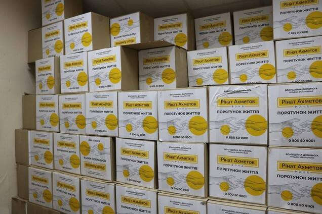 Переселенцы во львовском центре 'Я - Мариуполь' получили первую партию гуманитарной помощи от Фонда Рината Ахметова