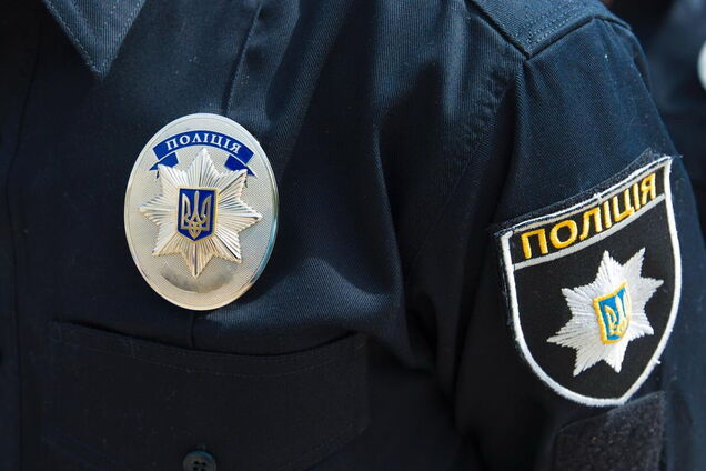 Поліцейські затримали чоловіка та вилучили у нього гранату