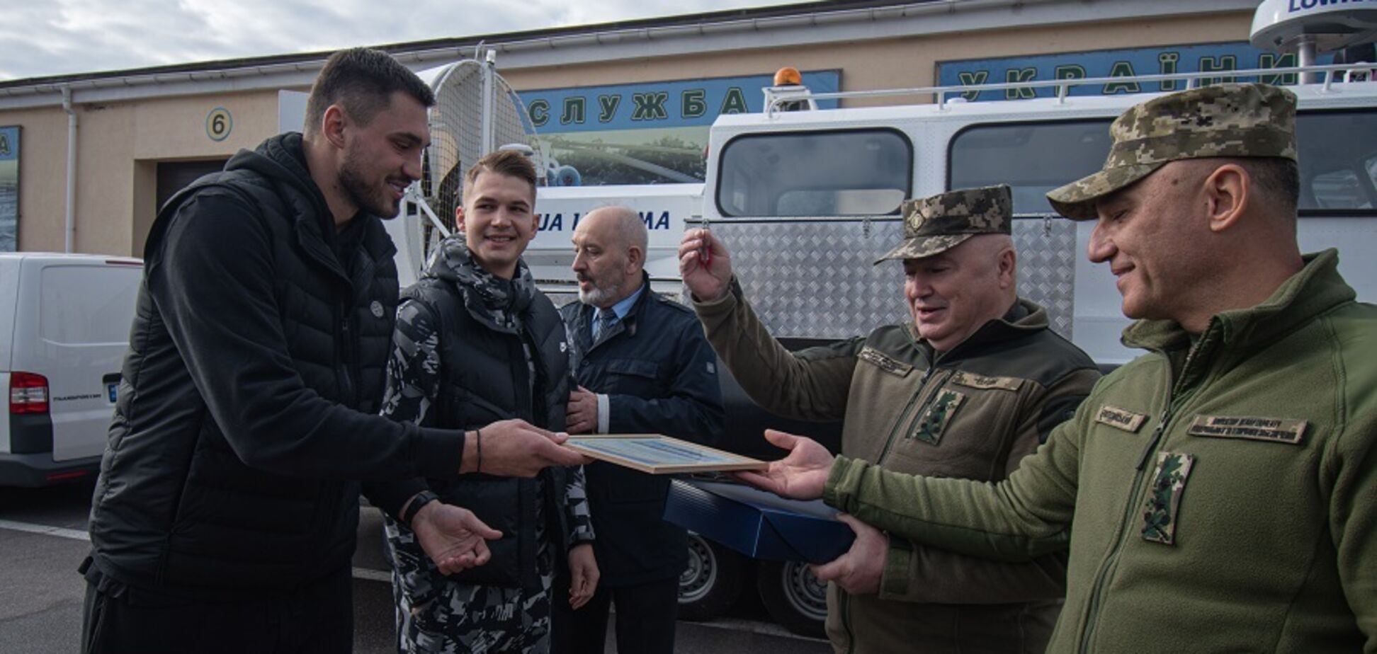 'Динамо' передало прикордонникам катер