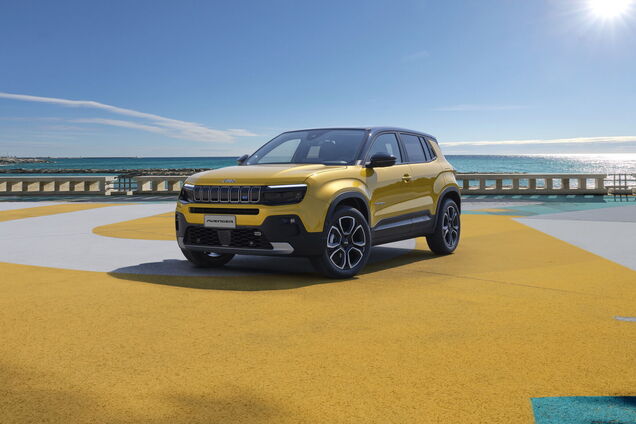 Jeep представив у Парижі електричний кросовер Avenger