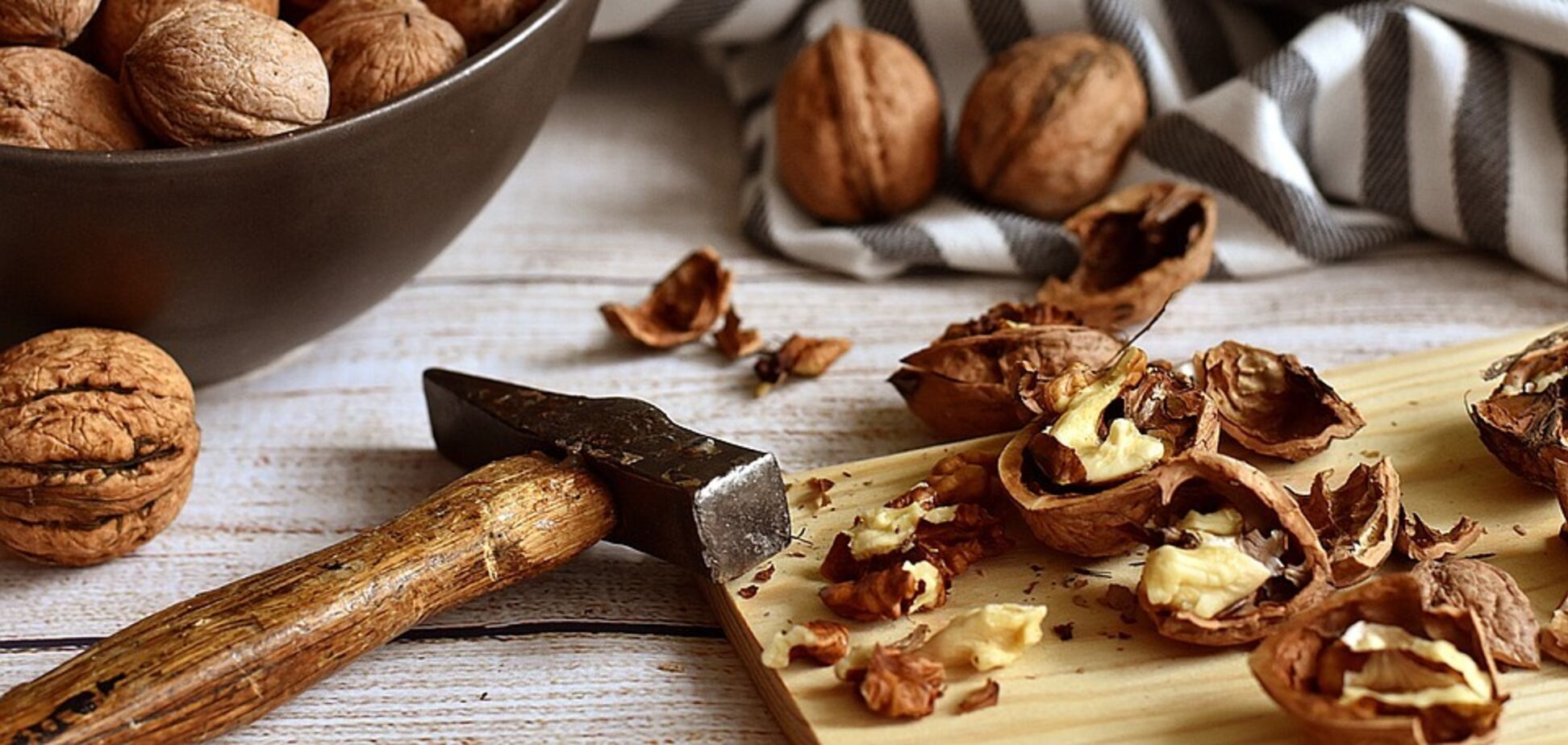 Как правильно сушить грецкие орехи: способ в духовке