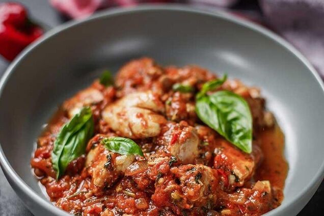 Боец ВСУ поделился рецептом чахохбили с курицей и овощами | FoodOboz