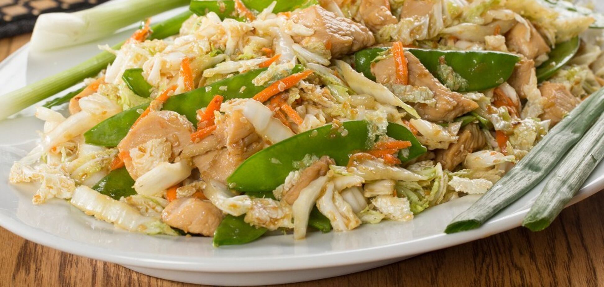 Салат з пекінської капусти і курки: дієтична страва на вечерю