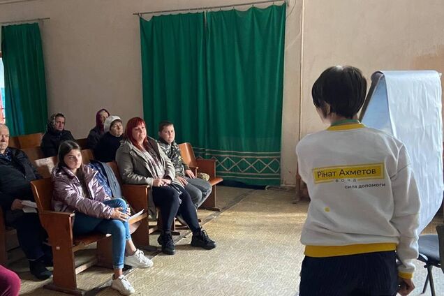 Психологи Фонду Ахметова безкоштовно допомогли українцям у чотирьох областях