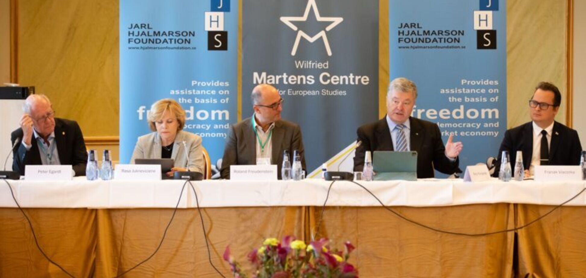 Нам більше не потрібен План дій, – Порошенко закликав НАТО почати вступні переговори з Україною