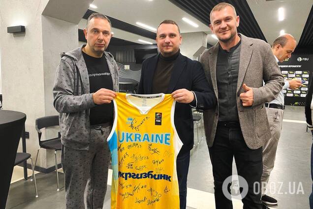 Аукцион! Стань обладателем майки сборной Украины с автографами Михайлюка, Лэня и других игроков