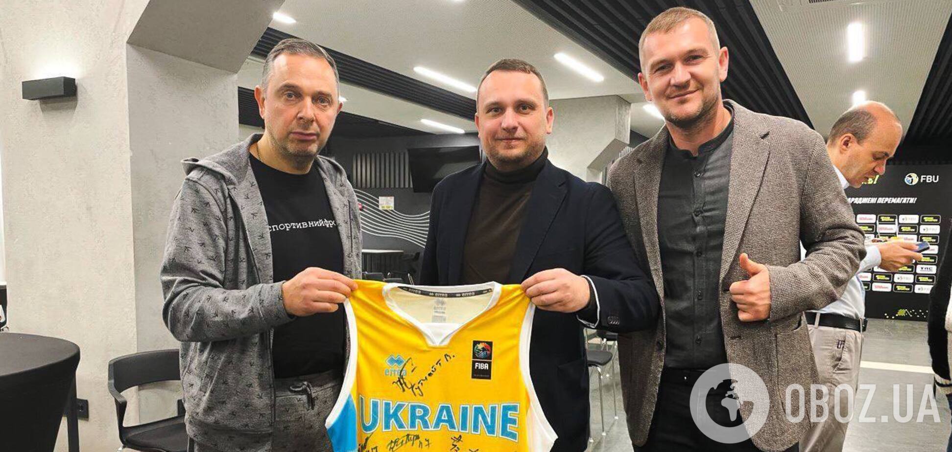 Аукцион! Стань обладателем майки сборной Украины с автографами Михайлюка, Лэня и других игроков