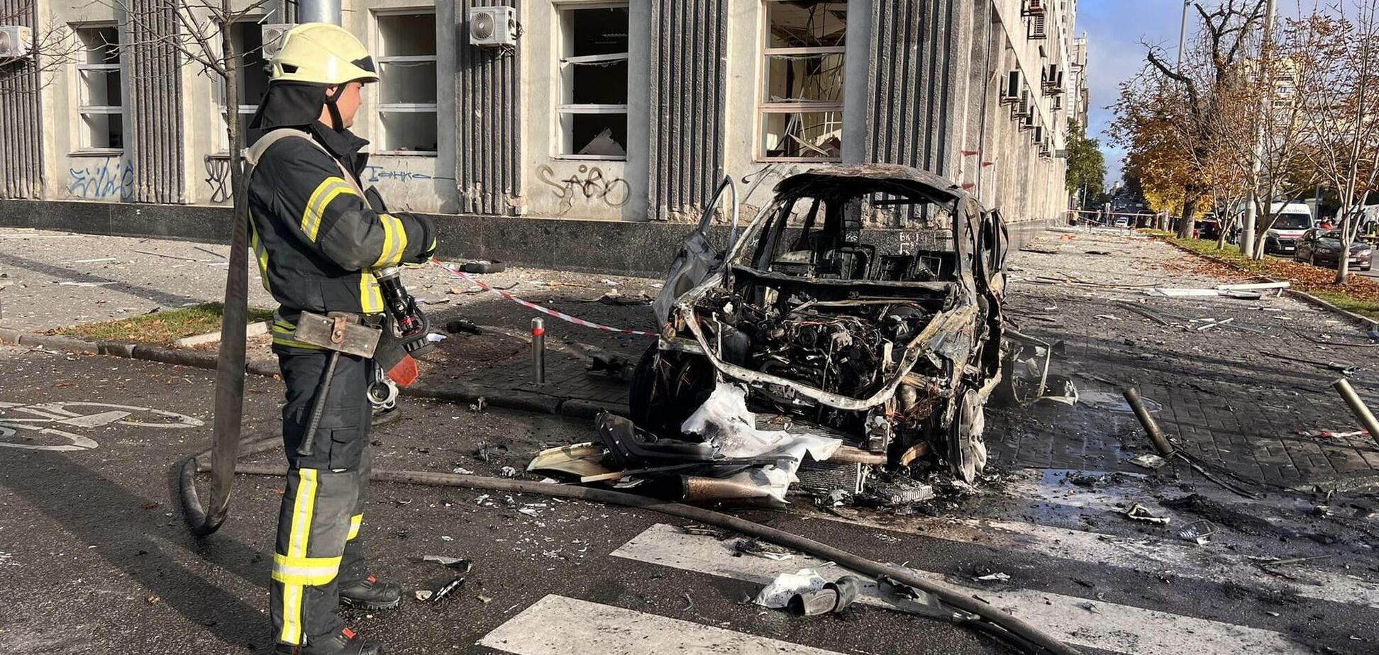 В результате обстрела были повреждены дома и инфраструктура города