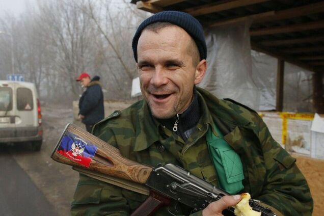 'Дали по башке и бросили в подвал': оккупант рассказал, как военные 'ДНР' требовали деньги у семьи россиянина за 'освобождение'. Перехват