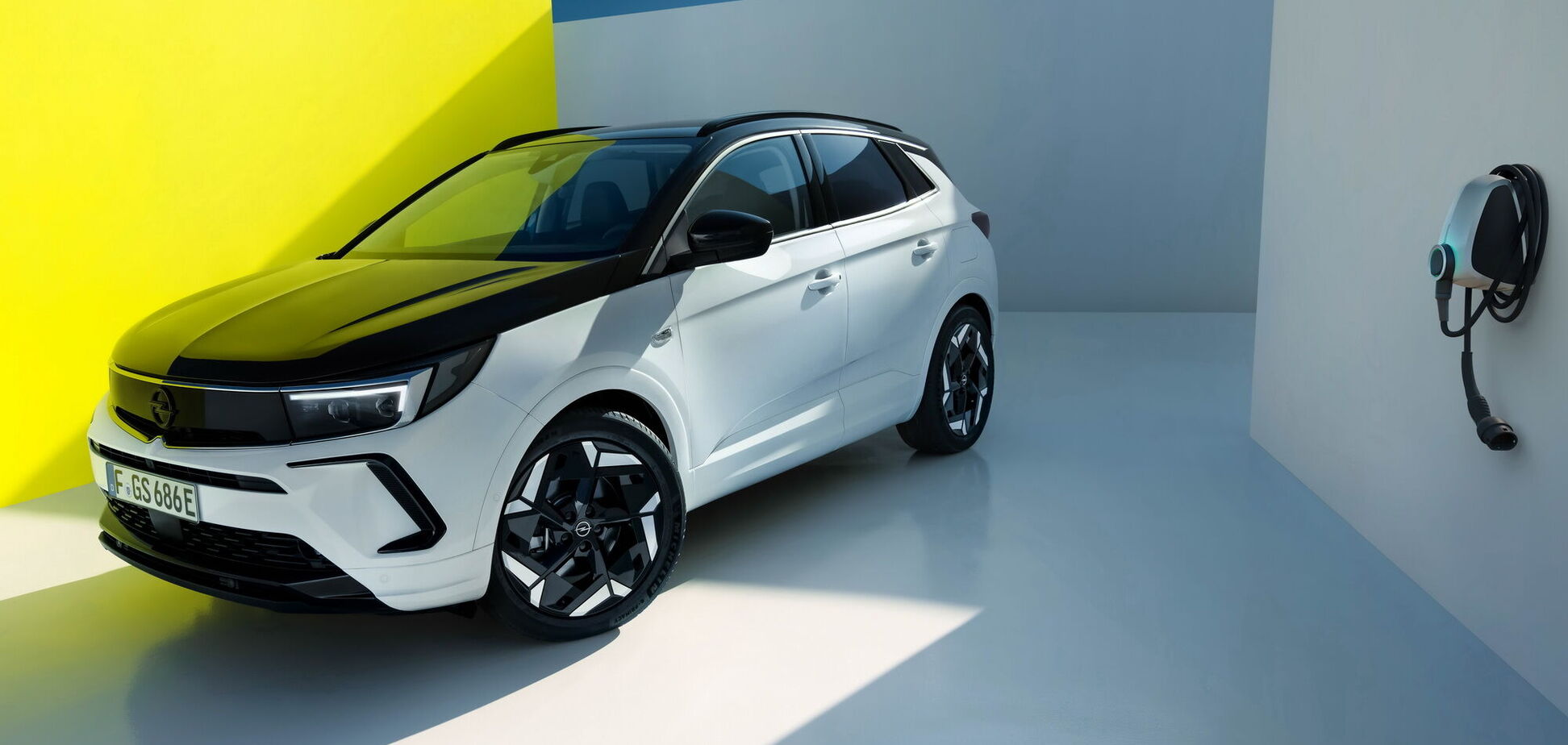 Opel представив спортивний гібрид Opel Grandland GSe