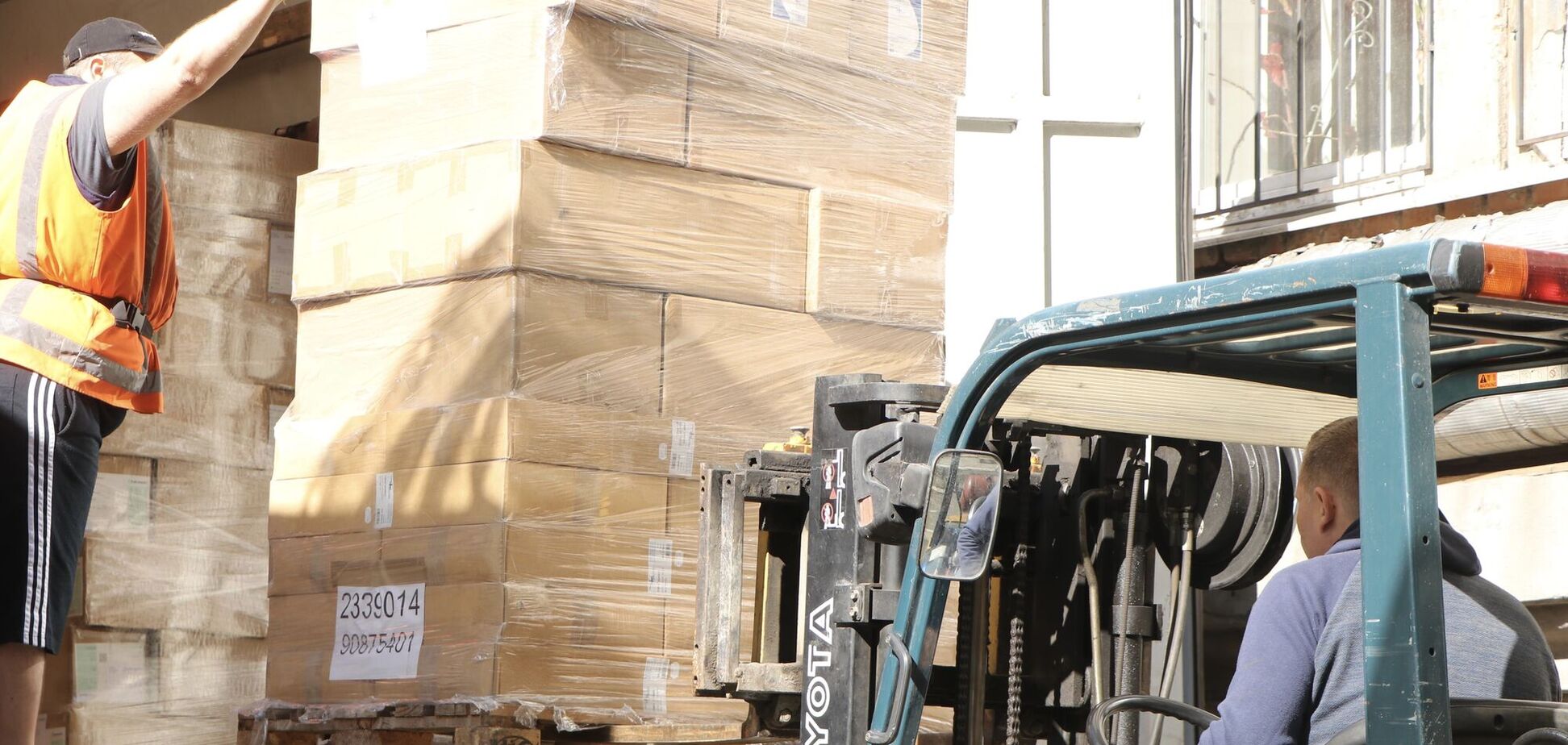 Почти 6 тонн медсредств: Днепр получил очередной груз помощи